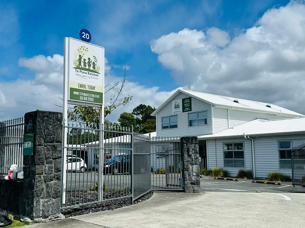 A natural learning moment at Te Puna Kelston